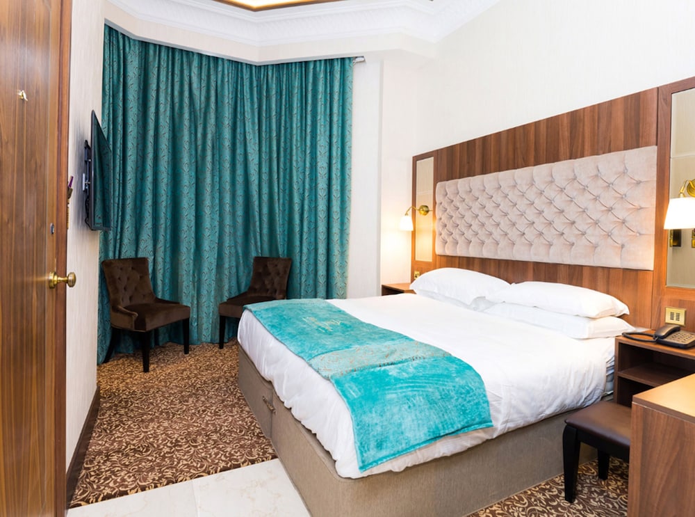 Deluxe Room, 1 King Bed photo 1