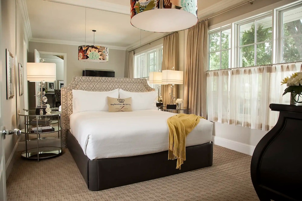 Signature Suite, 1 King Bed - Photo 2