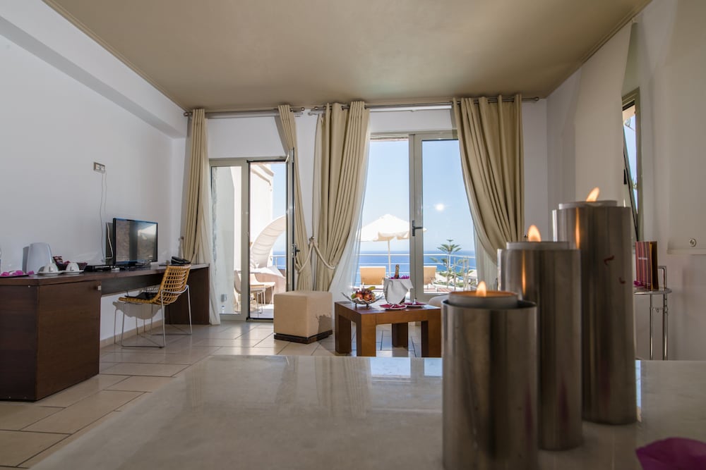Junior Suite, Private Pool - Photo 10
