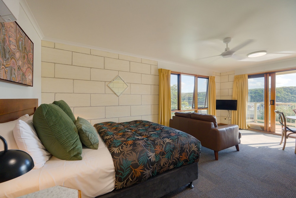 Split Level Family Suite - Ocean View photo 3