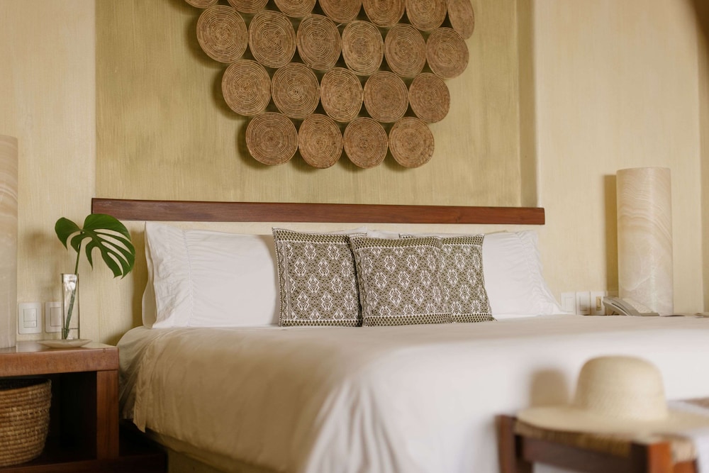 Romance Deluxe Ocean Front Suite - Photo 9