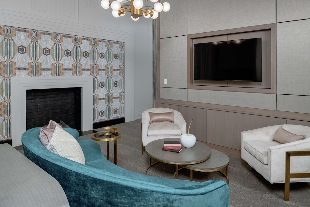 Suite, 1 King Bed, Club Lounge Access (Petite Lounge) - Photo 5