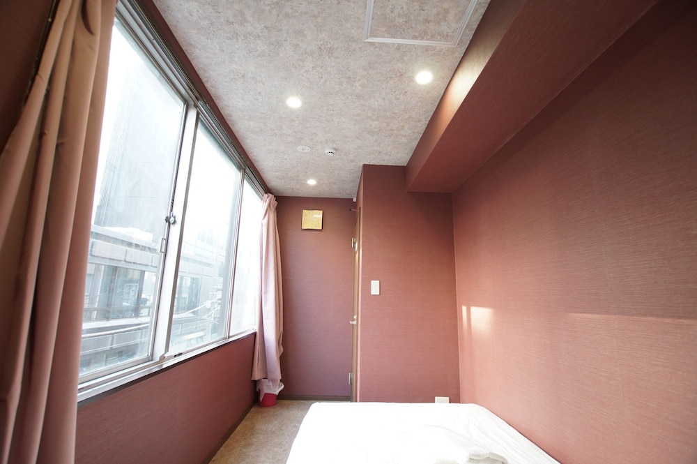 Single Room, Shared Bathroom photo 2