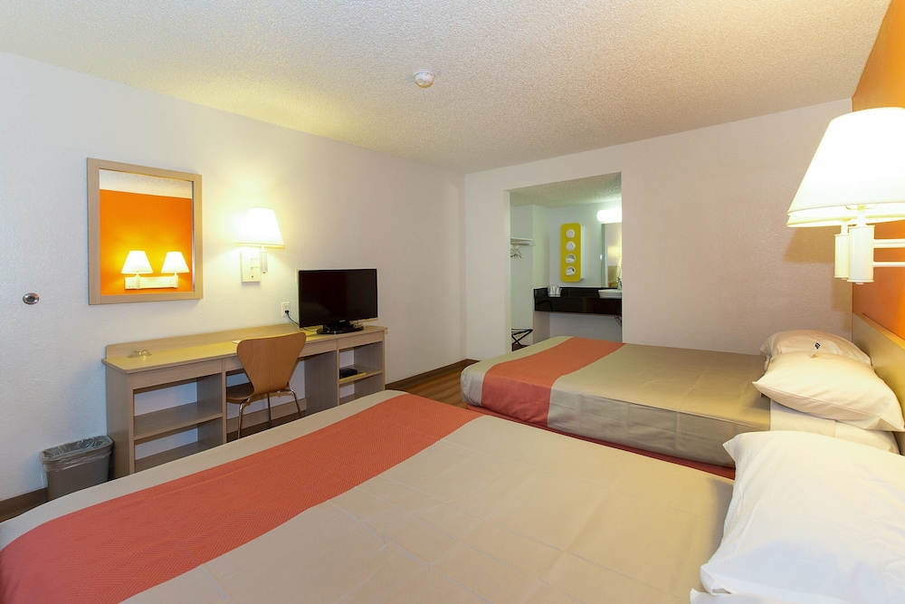 Standard Room, 1 Queen Bed, Non Smoking photo 3