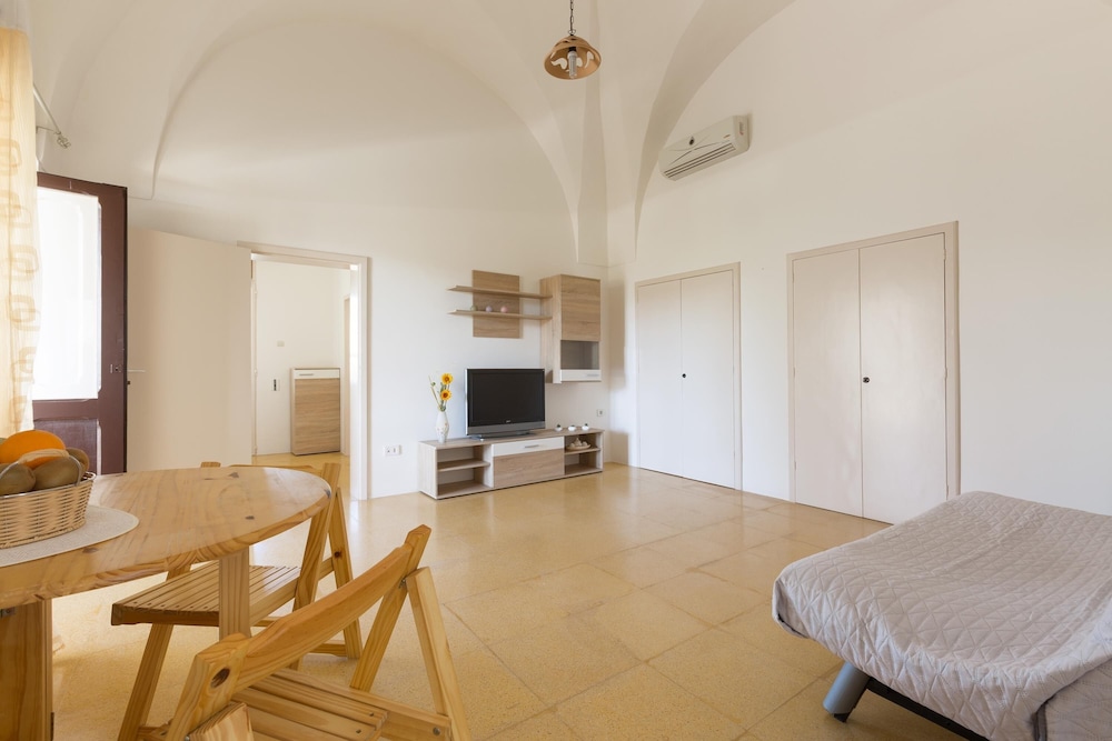 Apartment photo 2