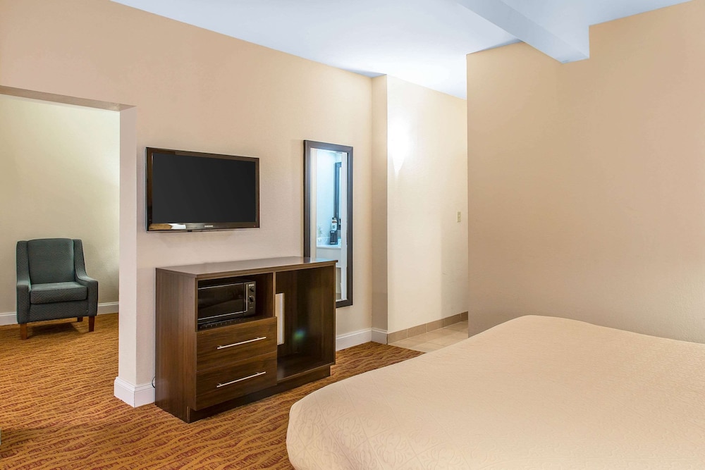 Suite, Multiple Beds, Non Smoking photo 2