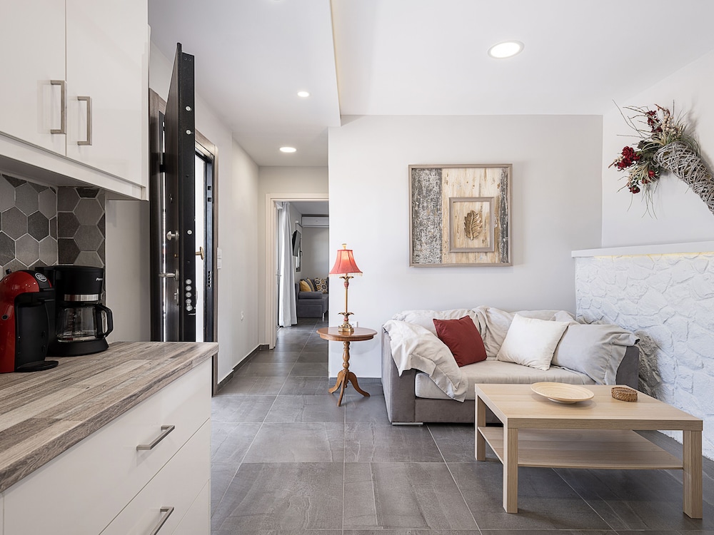 Modern Detached Home photo 2