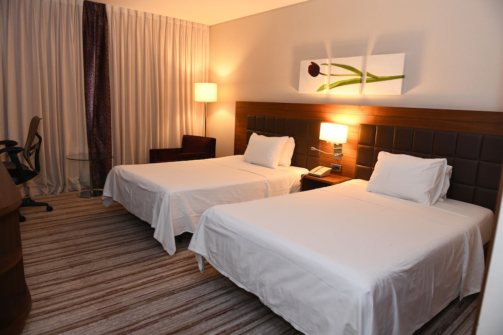 Standard Room, 2 Twin Beds thumbnail 5