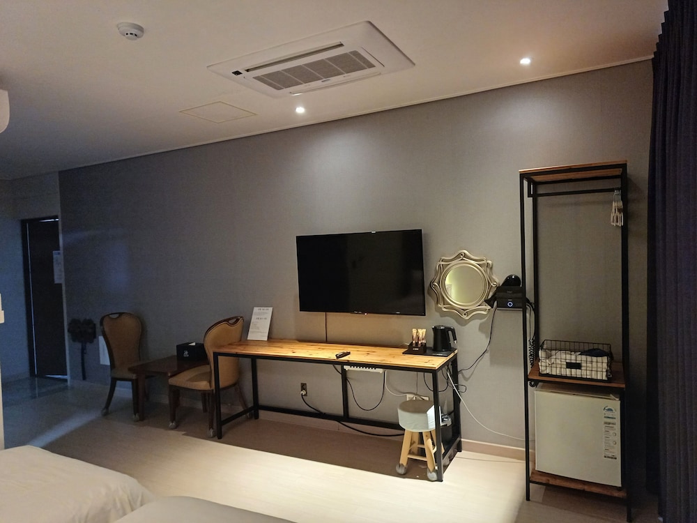 Standard Double or Twin Room - Photo 4