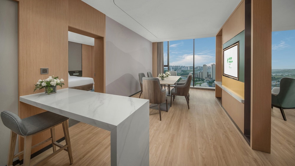 Suite, 1 Bedroom (Dining Area) photo 2