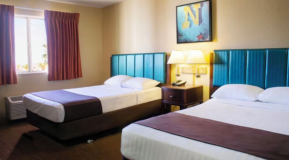 Standard Room, 2 Double Beds - Photo 1