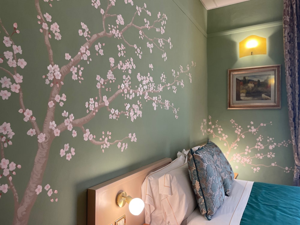 Classic Single Room, 1 Queen Bed photo 3