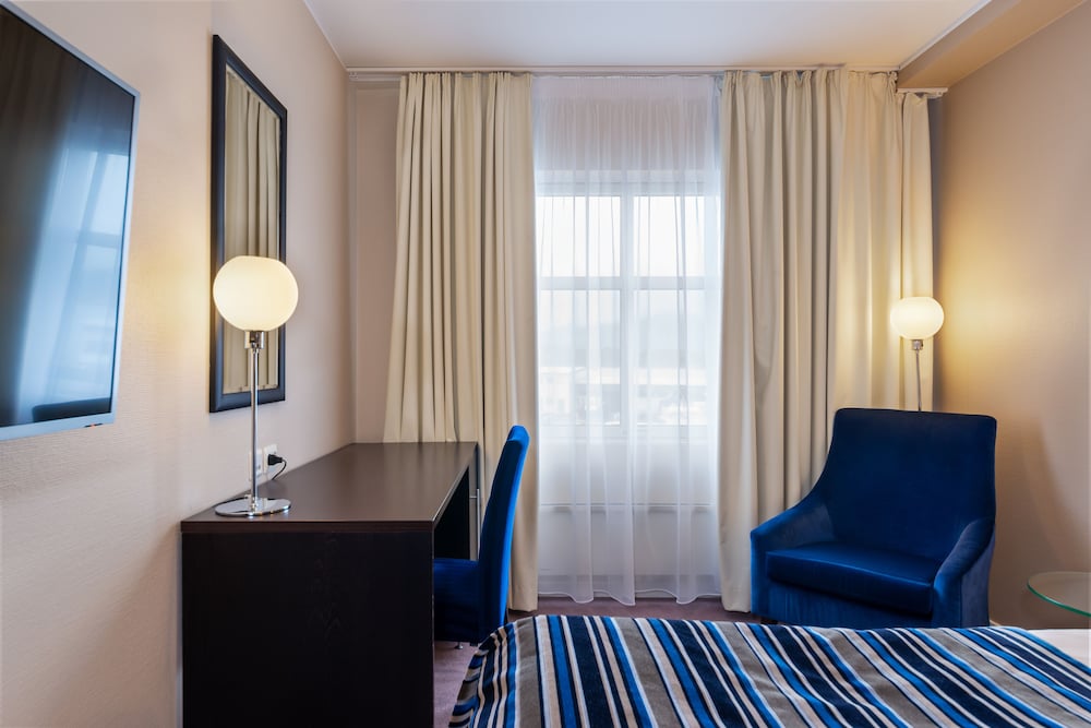 Standard Room, 2 Twin Beds, Non Smoking - Photo 6
