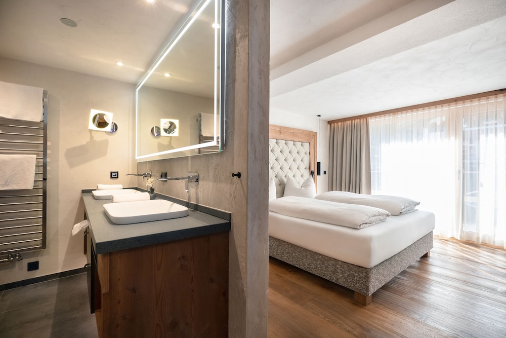 Deluxe Double Room, Balcony photo 1