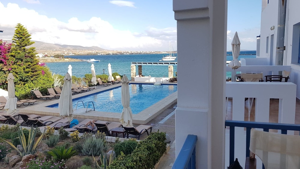 Superior Double or Twin Room, Pool View photo 2