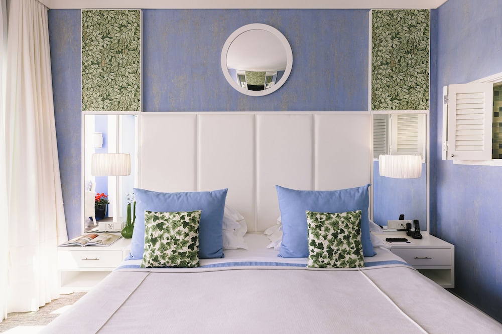 Premium Double or Twin Room, Partial Ocean View - Photo 1