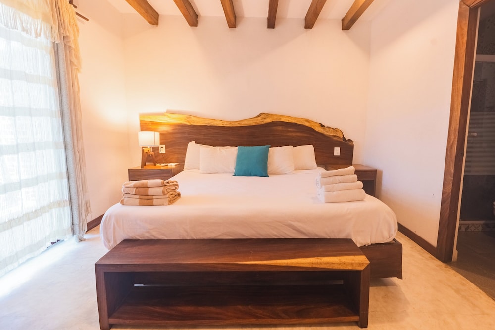 Standard Double Room, Balcony, Pool View photo 2