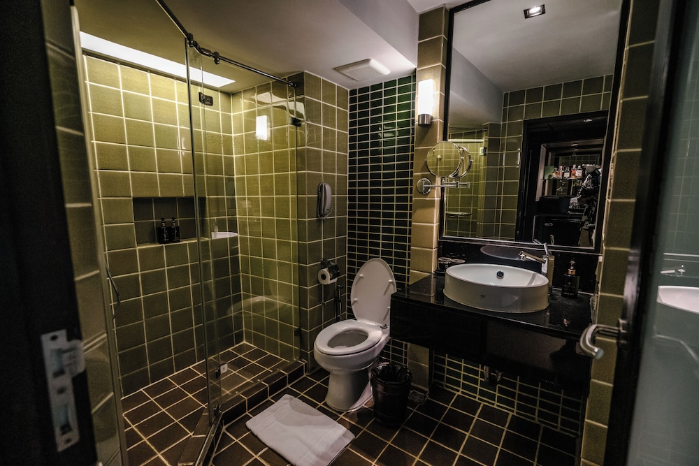 Tropical Deluxe Pool Access Twin