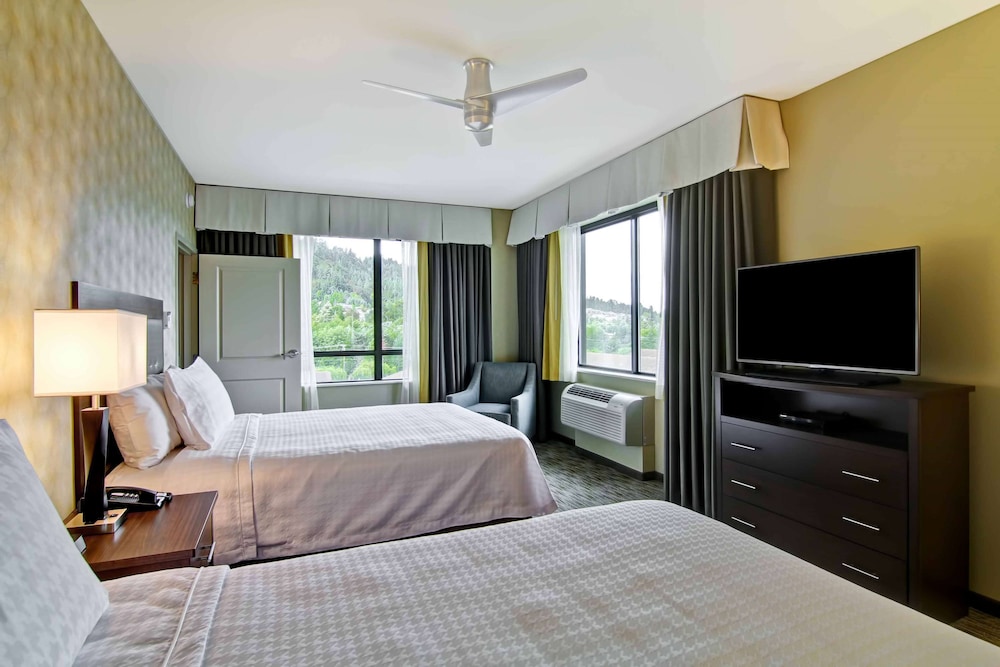 Suite, Multiple Beds, Accessible, Corner photo 2