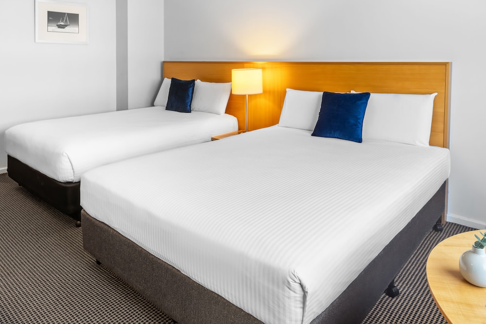 Classic Room (1 Queen and 1 Double Bed) - Photo 2