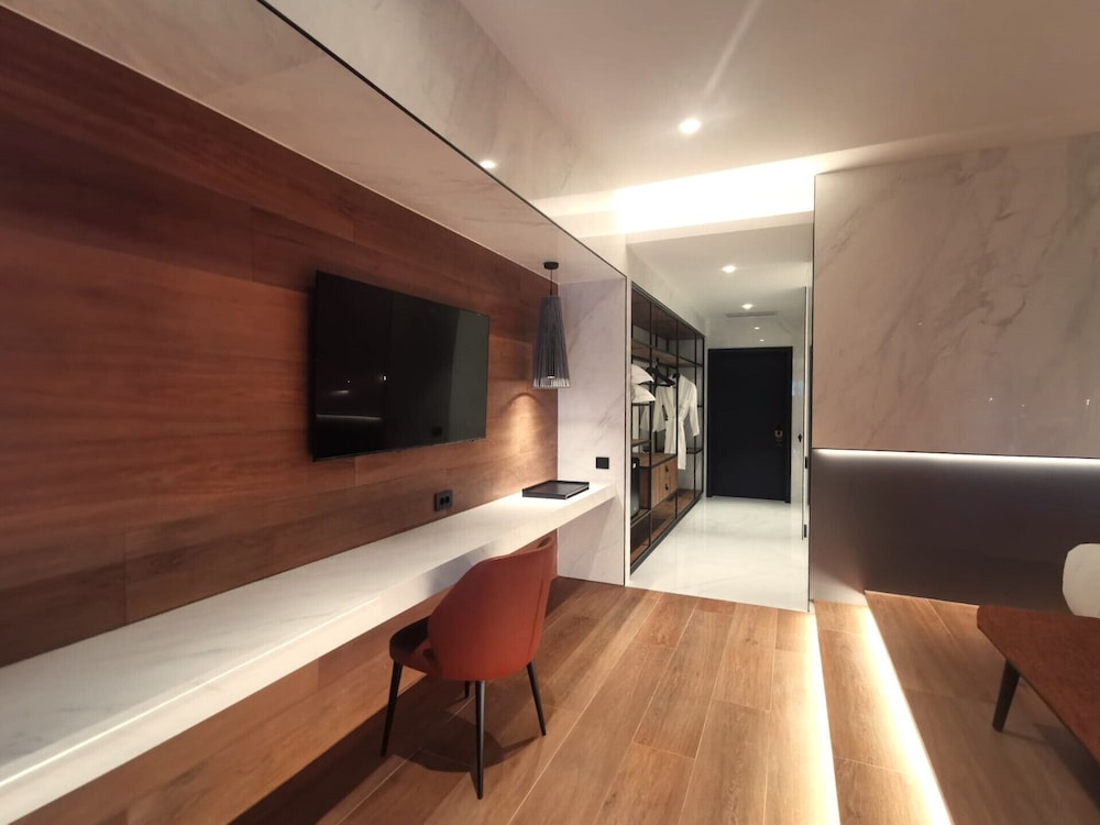 Premium Double Room photo 3