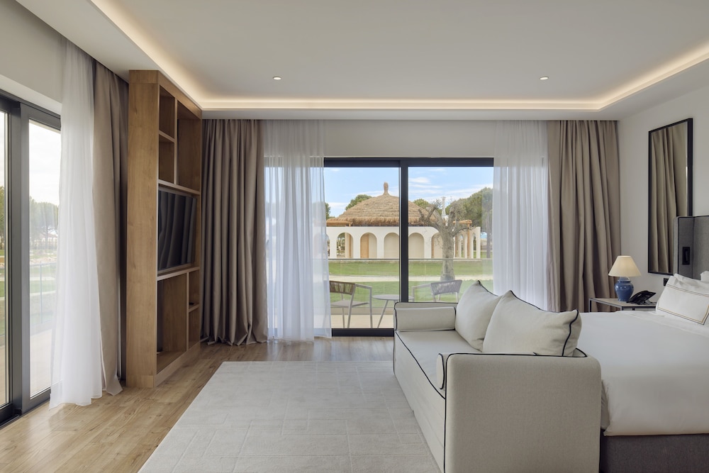 Junior Suite, Beachside (The Level | 2+2)