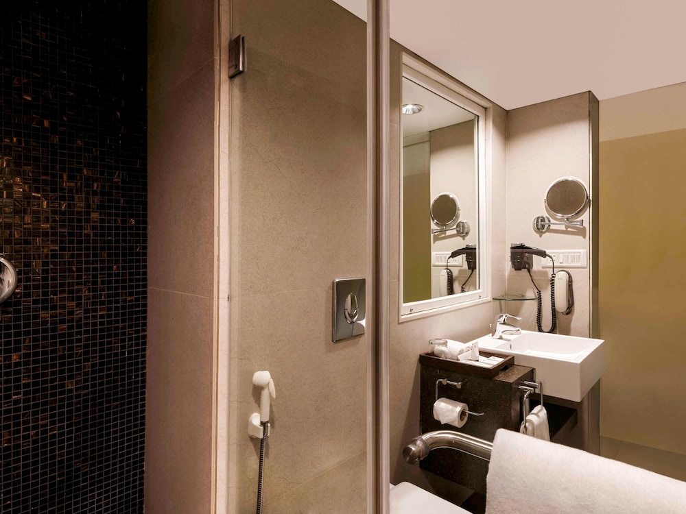 Executive Room, 1 King Bed - Photo 10