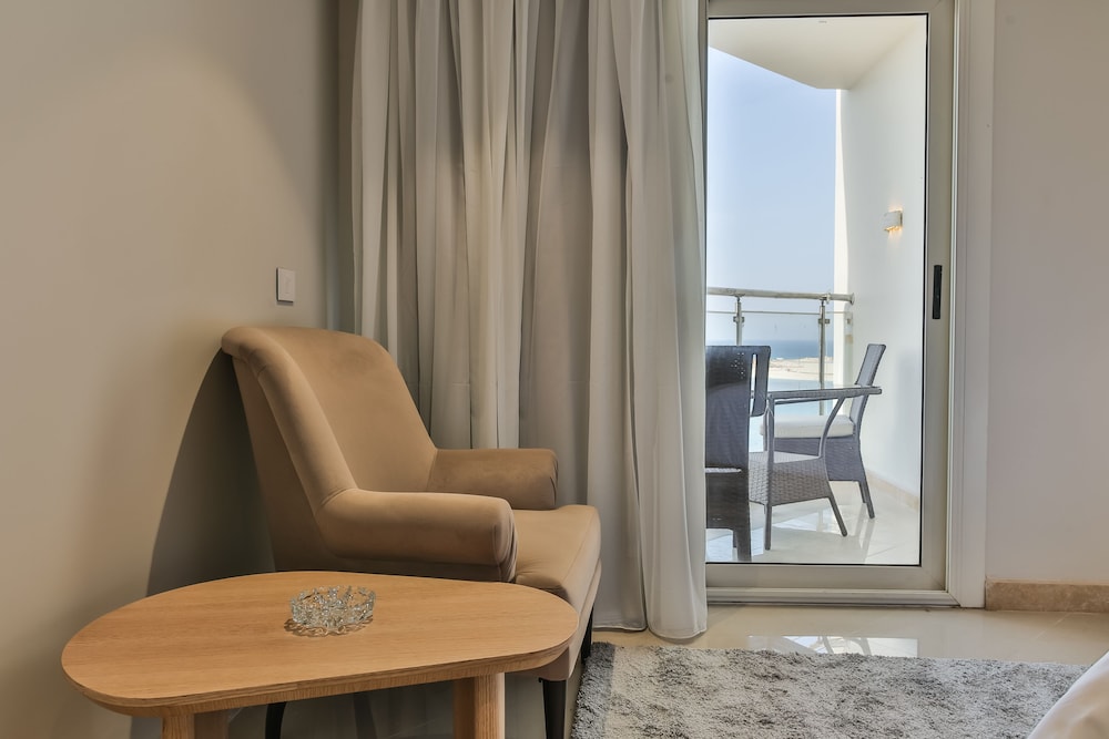 Junior Suite, 1 King Bed (Sea Side View) - Photo 8