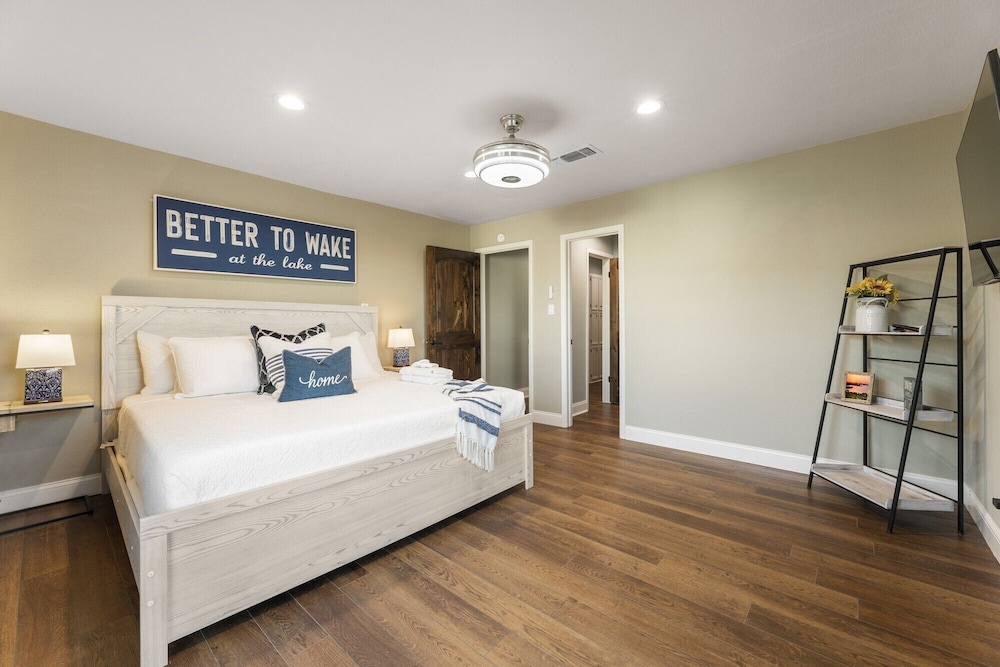 House, Multiple Beds, Hot Tub (307 Lucy Lane) photo 3