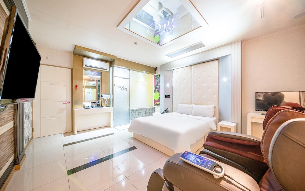 Room (Deluxe (massage chair)) - Photo 8