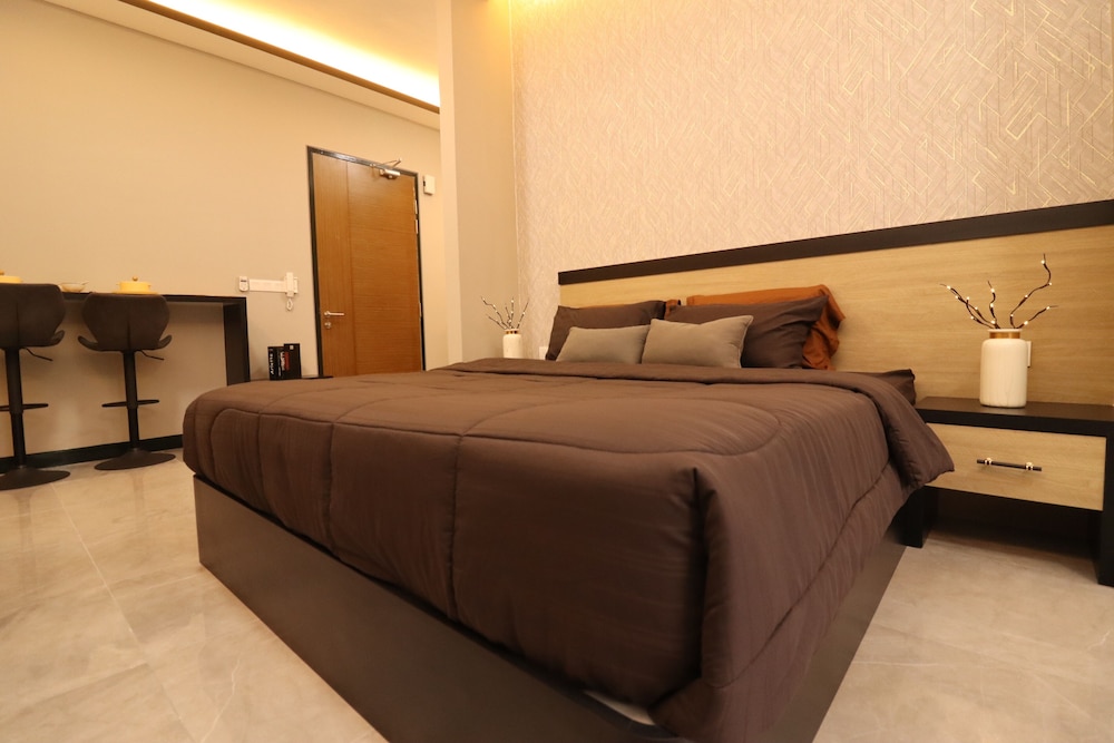 Superior Studio, 1 Queen Bed, Bathtub