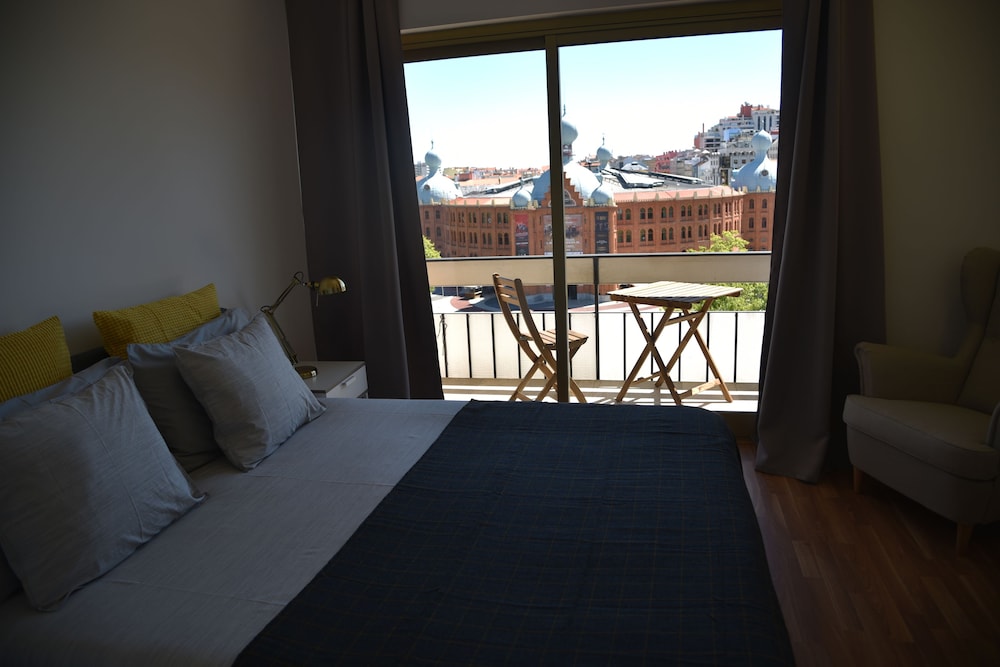 Premium Suite, 1 Queen Bed, City View photo 2