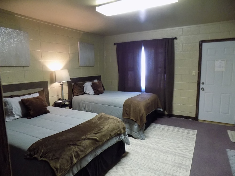 Basic Double Room, 2 Double Beds, Non Smoking photo 3