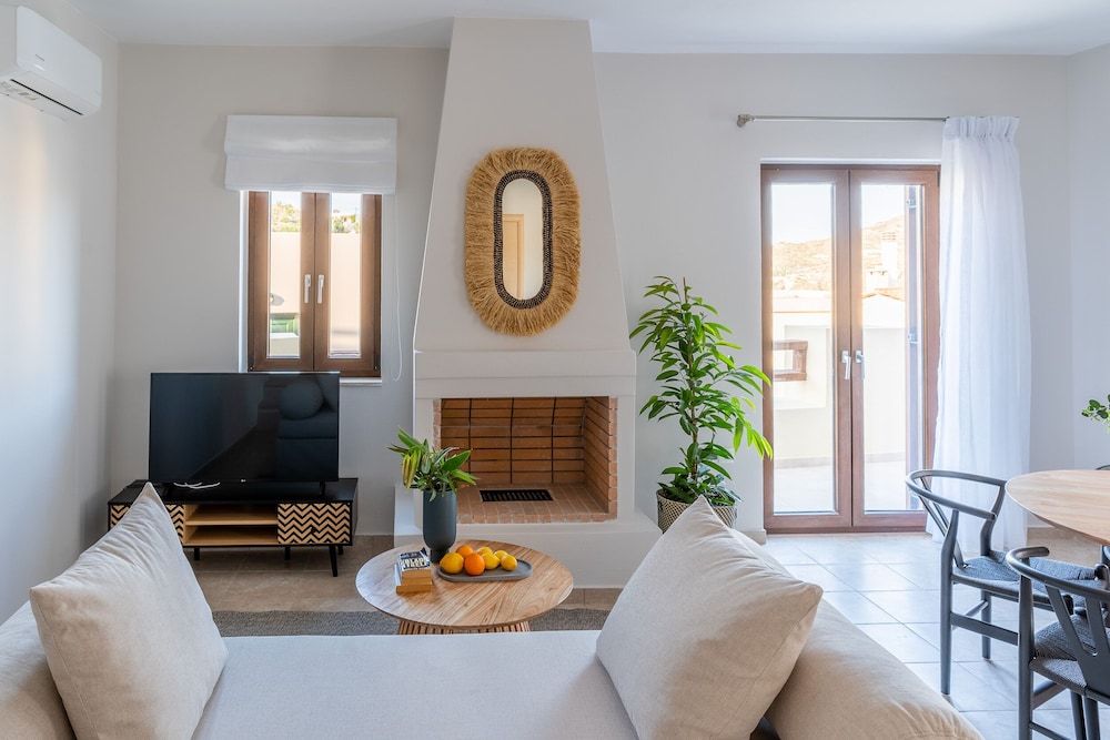 Syra Suite 3.4 Petunia (Two Storey)