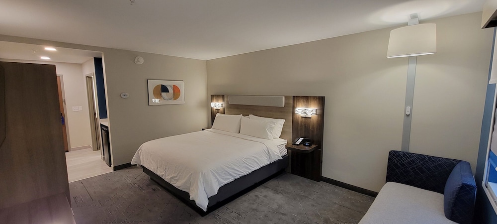 Standard Room, 1 King Bed - Photo 1