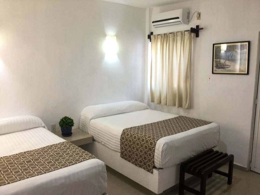 Basic Double Room, 2 Double Beds, Beach View photo 1