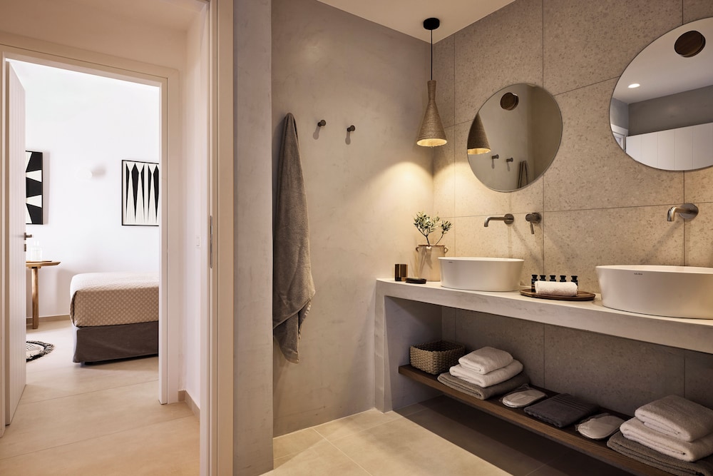 Superior Suite with Sea View & Hot-tub (70m from main building) photo 3