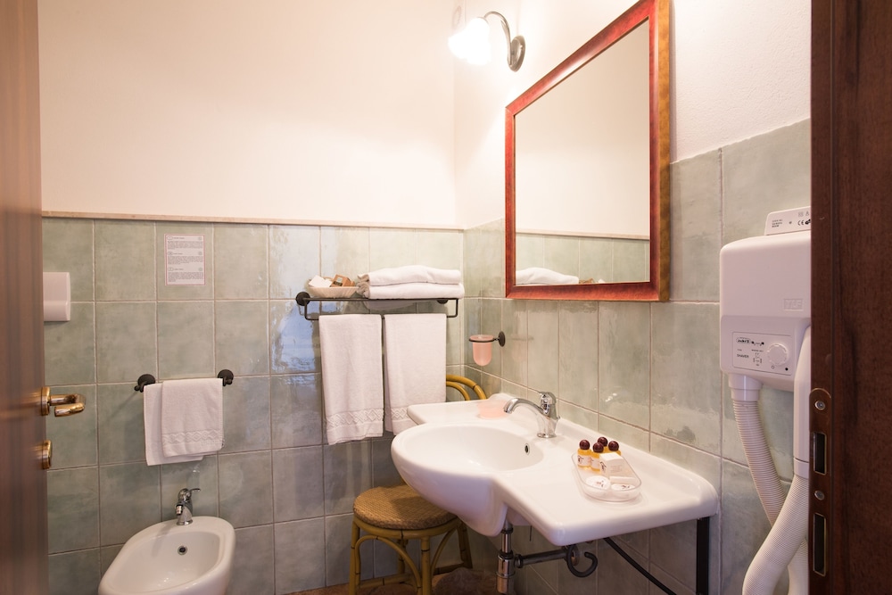 Standard Double or Twin Room, Sea View - Photo 2