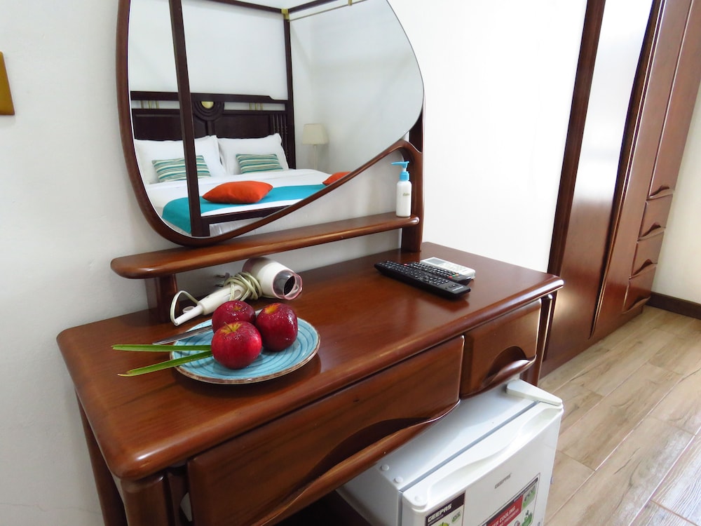 Deluxe Double Room - Photo 9