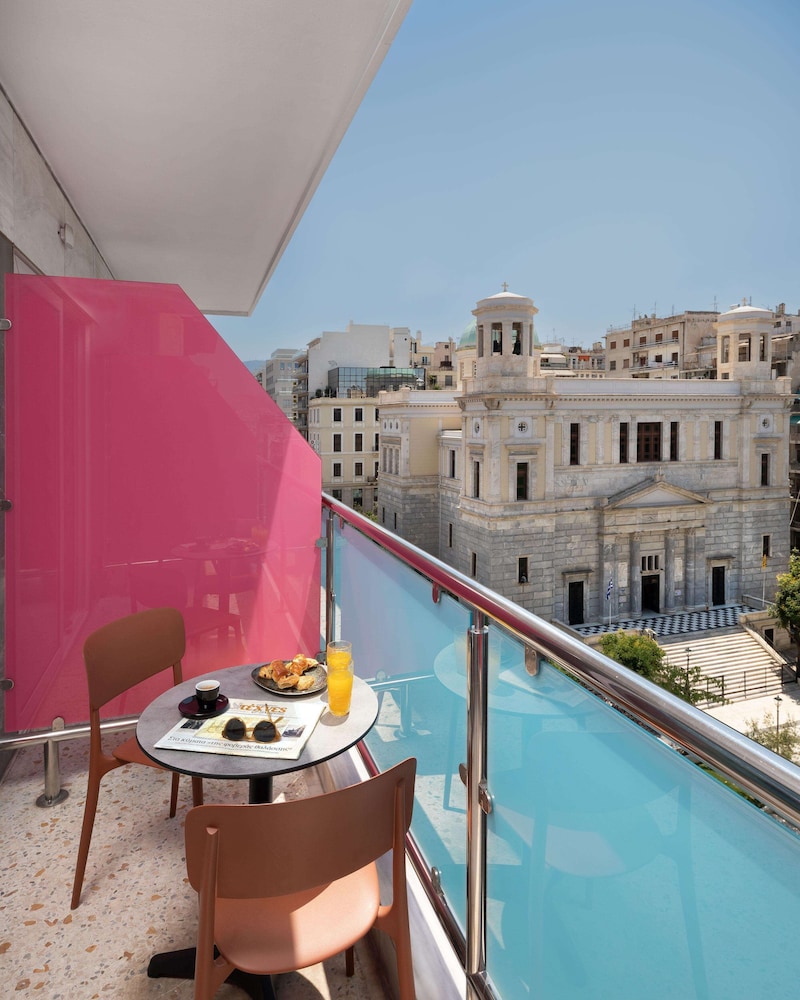 Family Room, Balcony, City View photo 2