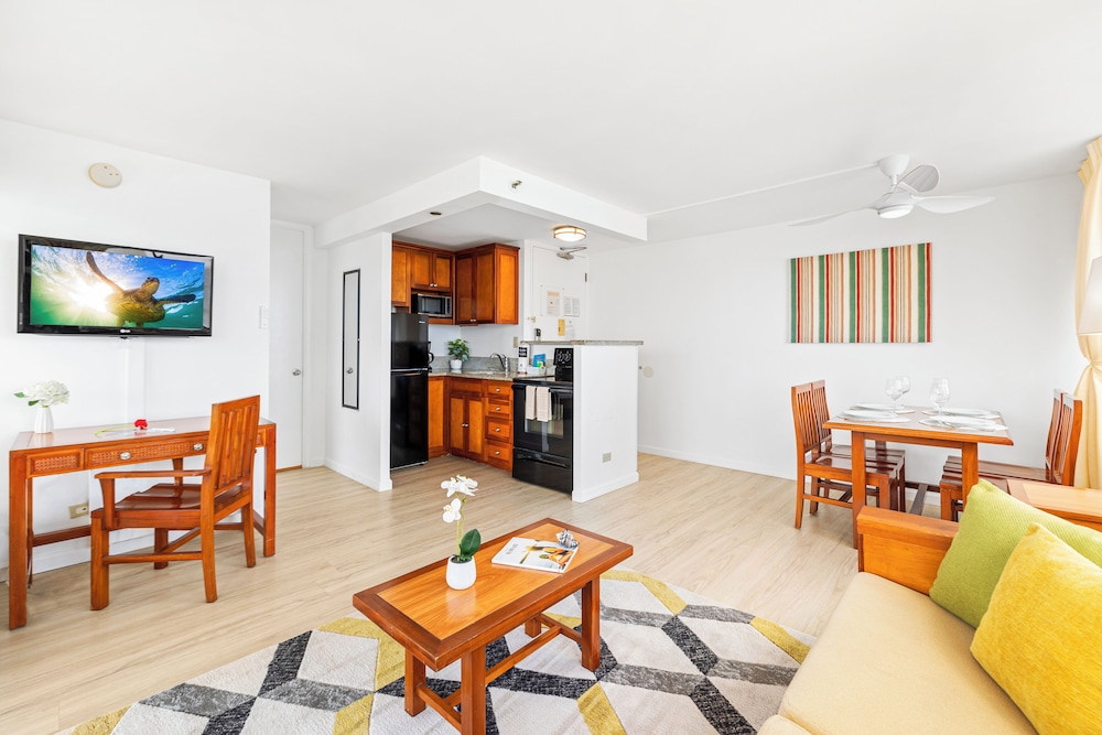 Pacific Monarch - 1 BR - Ocean & City Views: Romantic Suite, 1 Bedroom, Balcony, Ocean View (0103) photo