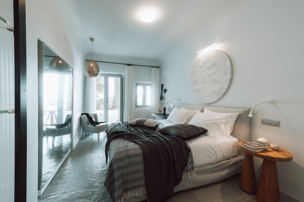 Deluxe Room, 1 King Bed, Beachfront - Photo 4