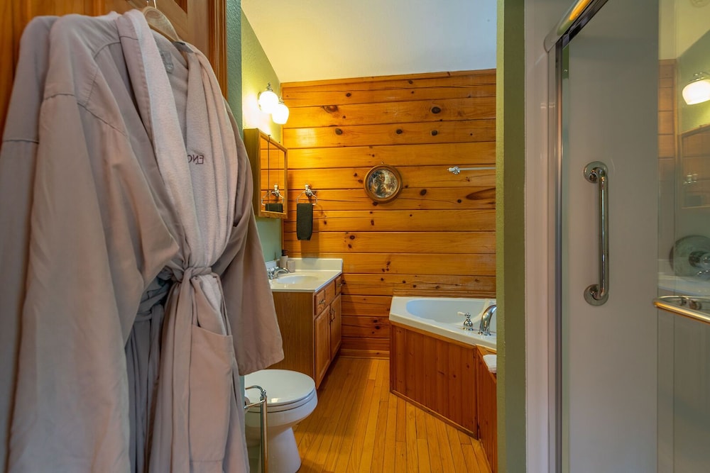 Cabin, Private Bathroom (Cherokee Cabin- No Breakfast, No Pets) photo 2
