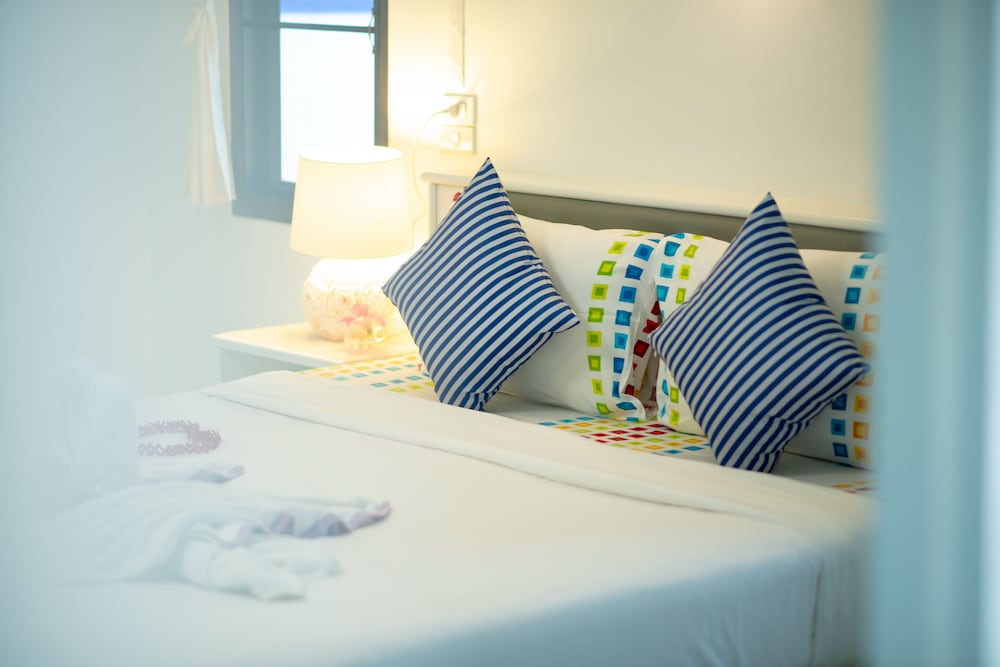 Beachfront Bungalow - Photo 3