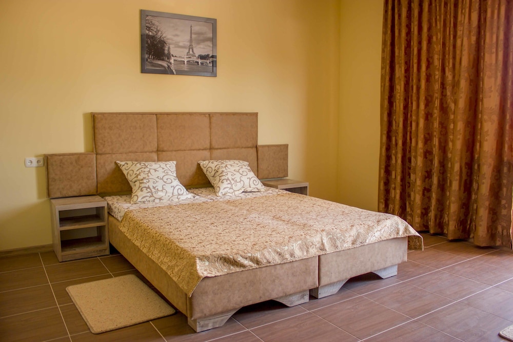 Standard Double Or Twin Room, Pool Access photo 2