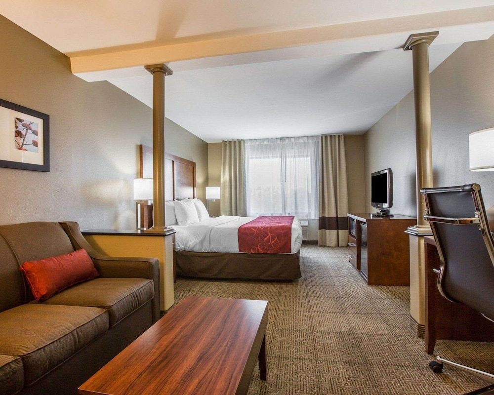 Suite, 1 King Bed with Sofa bed, Non Smoking - Photo 3