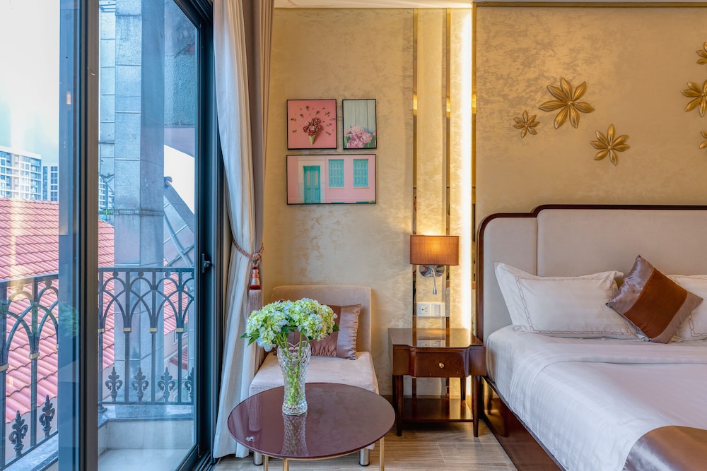 Standard Room (2 Adults + 1 Child)