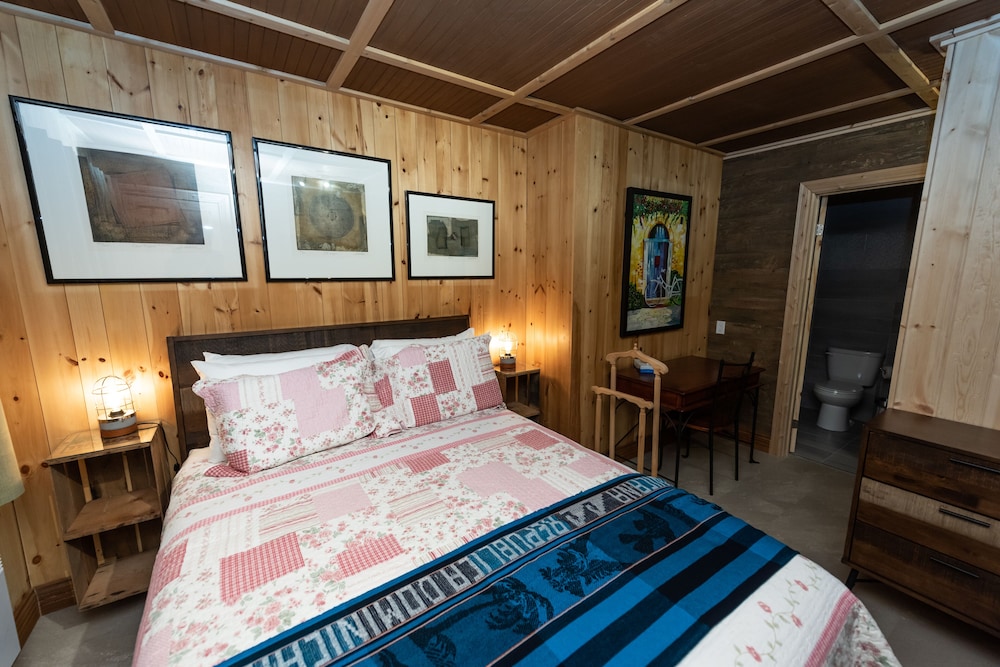 Design Room, 1 Queen Bed photo 1