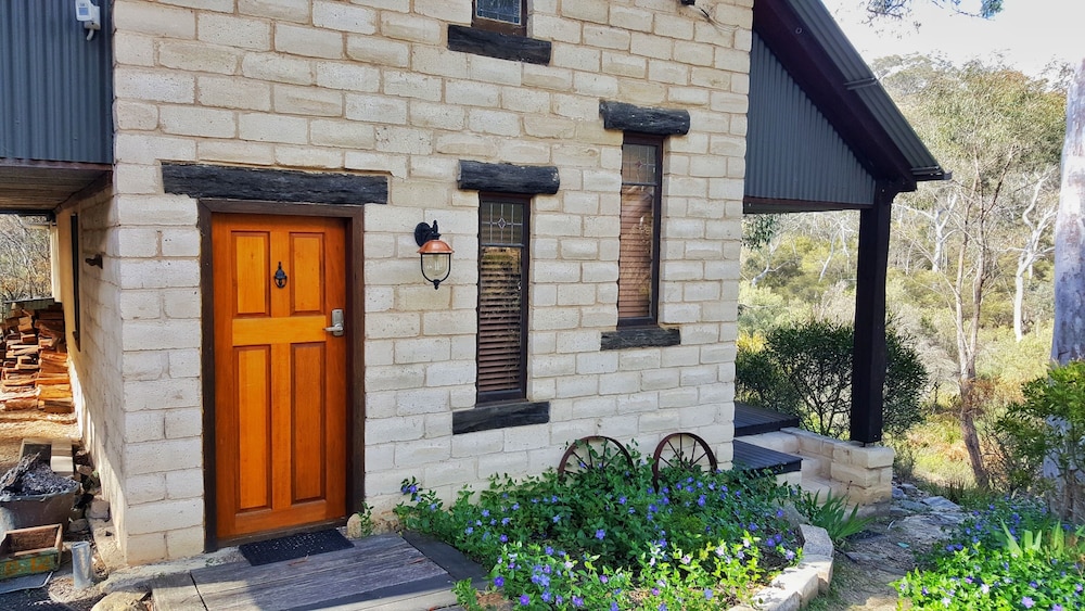 Comfort Cabin, 1 Queen Bed, Hot Tub, River View photo 2