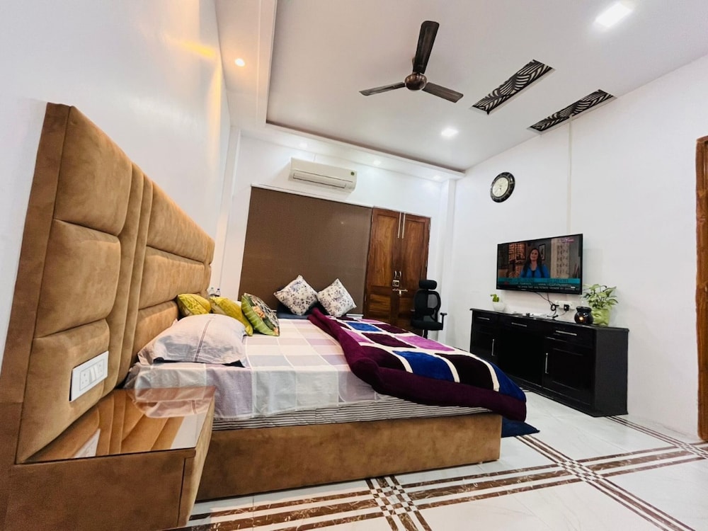 Deluxe Studio Suite - Photo 1